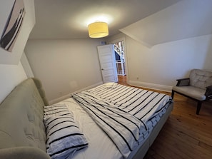 4 habitaciones, tabla de planchar con plancha, wifi y ropa de cama