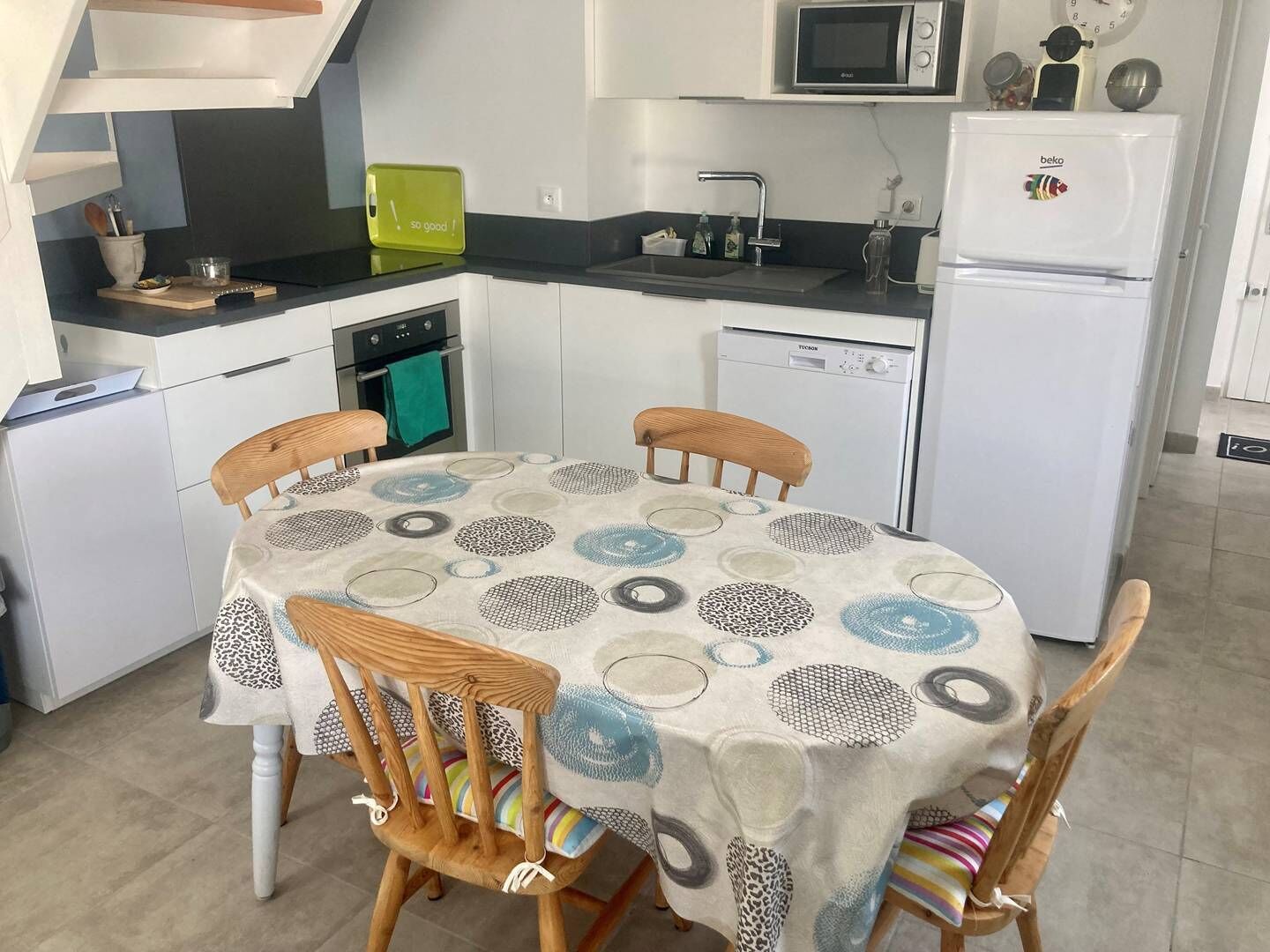 Réfrigérateur, micro-ondes, four, lave-vaisselle