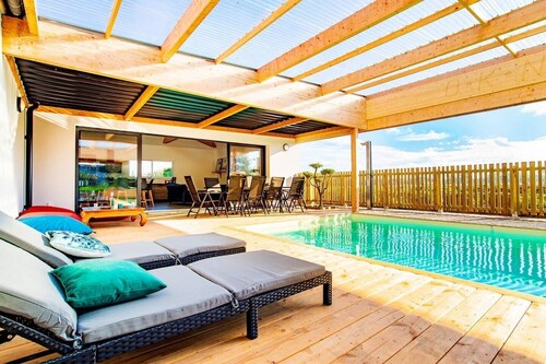 1201 - Maison familiale pour 15p avec piscine.