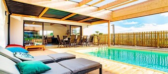 1201 - Family home for 15 people with swimming pool.