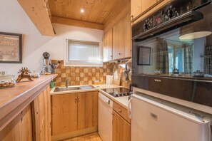 Microwave, dishwasher, coffee/tea maker - Appartement Crystal - Welkeys (Megève)