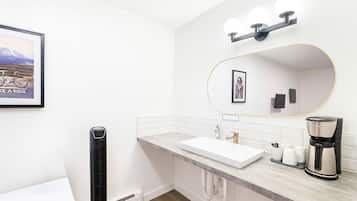 風筒、提供毛巾、洗頭水、廁紙