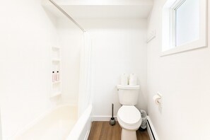 Hair dryer, towels, shampoo, toilet paper