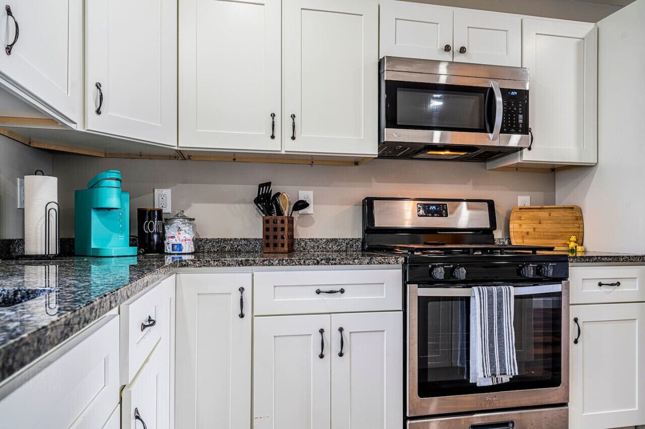 ثلاجة، ميكروويف، فرن، غسالة أطباق