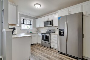 Fridge, oven, stovetop, dishwasher - Vacation & Entertainment: 2 BD Game Room Retreat (Bangor)