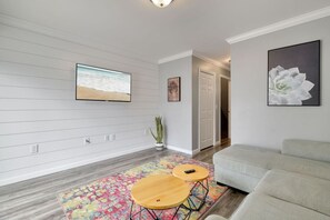 TV, ping pong - Vacation & Entertainment: 2 BD Game Room Retreat (Bangor)