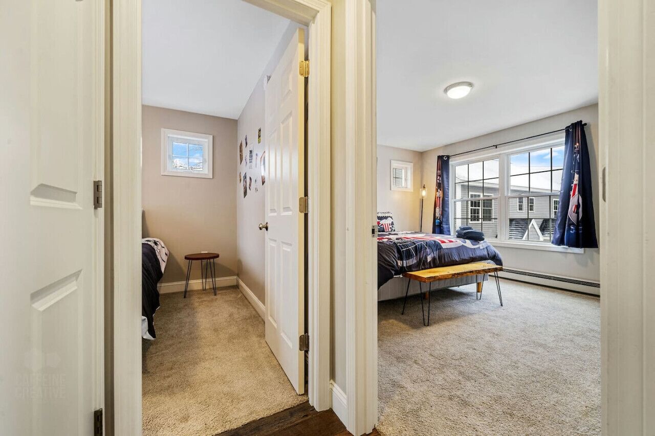 2 عدّة غرف نوم ومكواة/لوح كي وواي فاي وملاءات أسرّة