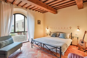 Villa – deluxe, 1 soverom, terrasse, dalutsikt | Blendingsgardiner, strykejern/-brett og wi-fi (inkludert)