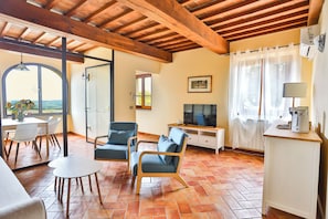 Vila Keluarga, 2 kamar tidur, dapur, pemandangan gunung | Tirai kedap cahaya, setrika/meja setrika, dan Wi-Fi gratis