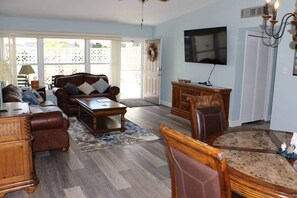 Smart TV - Stella's Beach House (Daytona Beach)