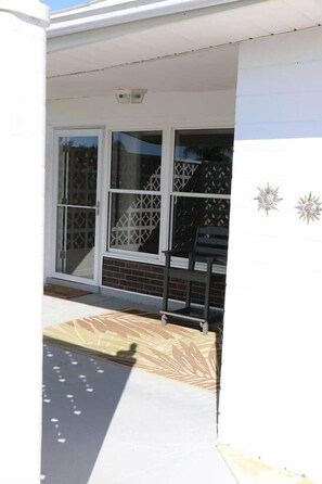 Exterior detail - Stella's Beach House (Daytona Beach)