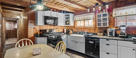 冰箱、微波炉、烤箱、炉灶