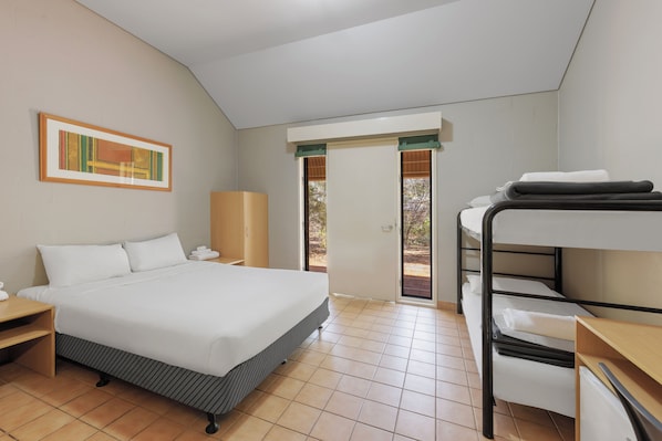 Private Room with Ensuite | Bed sheets - Outback Lodge (Ayers Rock)