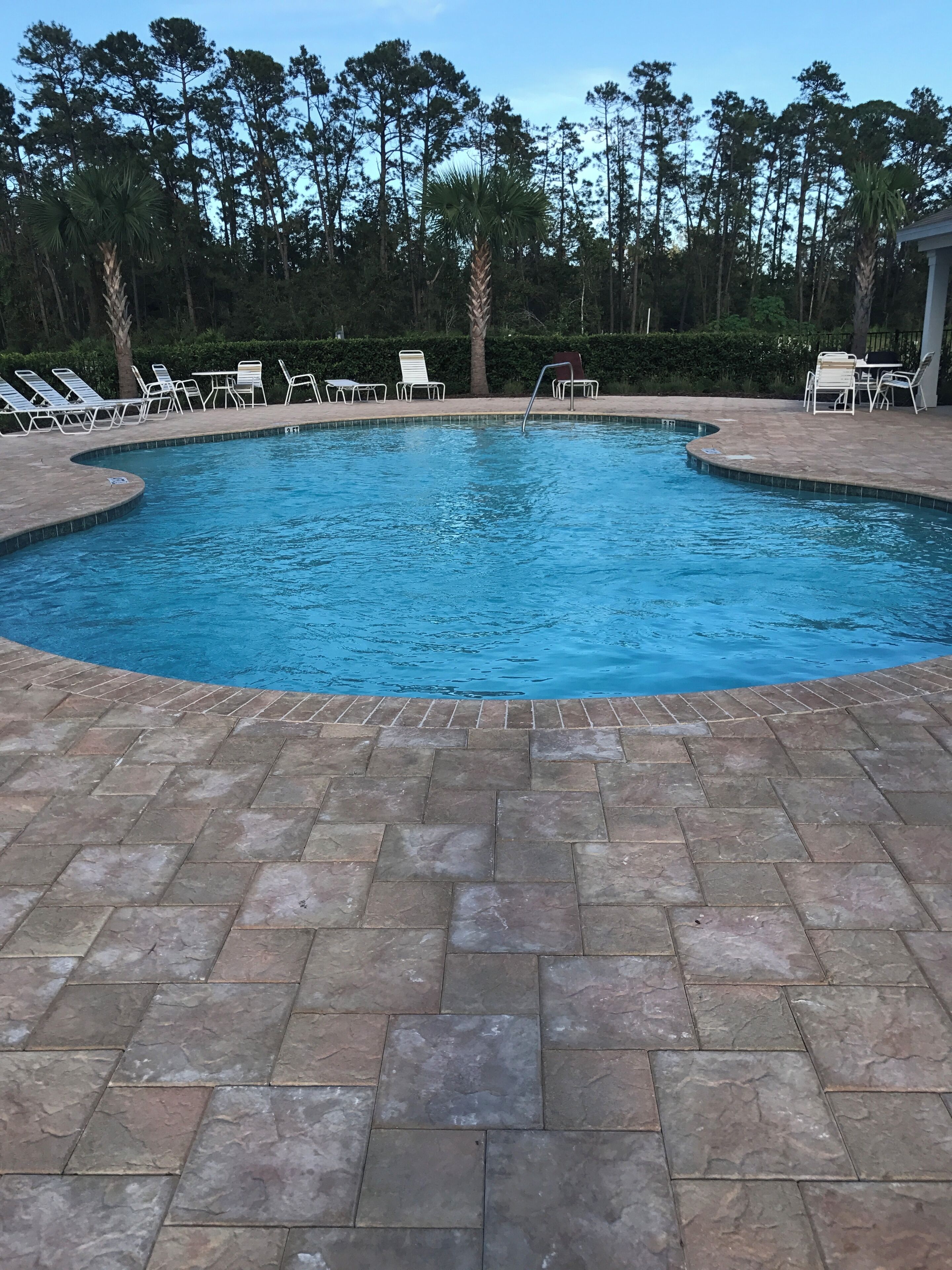 حمّام سباحة خارجي