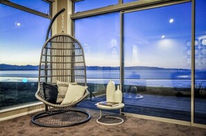 Interior - Seawatch - Spa Pool & Panoramic Ocean Views (Nelson)