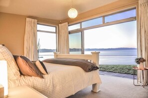 4 bedrooms, iron/ironing board, free WiFi, bed sheets - Seawatch - Spa Pool & Panoramic Ocean Views (Nelson)