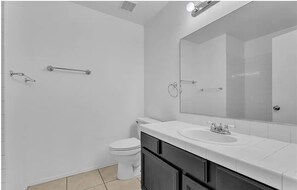 Hair dryer, bidet, towels, soap - Wonderful 3-bedroom house with AC in North Las Vegas (North Las Vegas)