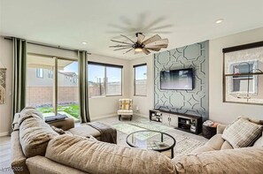 Living area - Wonderful 3-bedroom house with AC in North Las Vegas (North Las Vegas)