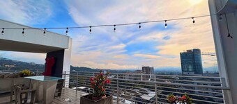 Executive 3BR Retreat in San Salvador. AC, Workspace & Prime Escalón Location