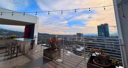 Executive 3BR Retreat in San Salvador. AC, Workspace & Prime Escalón Location