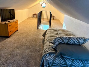 3 bedrooms, desk, iron/ironing board, free WiFi
