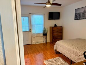 3 bedrooms, desk, iron/ironing board, free WiFi - Newly remodeled spacious 3Bd Handicap Accessible home, near Downtown & I-70  (Topeka)