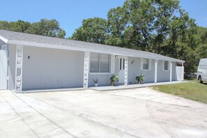 Exterior - Perfect 3-bedroom house with AC in lovely Tampa (Tampa)