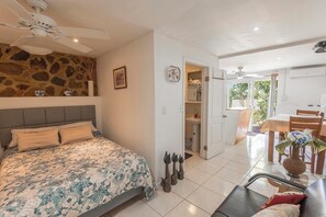 1 bedroom, iron/ironing board, WiFi, bed sheets - Charming 1-bedroom studio in beautiful Sint Maarten. (Philipsburg)