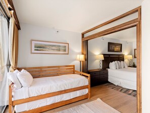 1 bedroom, free WiFi, bed sheets - Silver King 218 | 150 Yards to Lifts | Fireplace | Kitchen | Mountain/Ski View | Pool & Hot Tub (Park City)