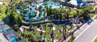 Spacious 5-bedroom townhome 13miles from Disney Parks