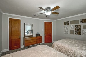 3 bedrooms, WiFi, bed sheets - Gotta "Lovett" Farmhouse -Spacious 3 bedroom home on sprawling 6+ acres (Baton Rouge)