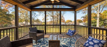 Huge 4BR Home Sleeps 12, Firepit + Basement Bar, Downtown 10 Min, Parking