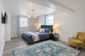 4 bedrooms, desk, iron/ironing board, travel cot