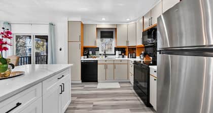 Cozy Winter Annapolis Escape, Near Downtown, Firepit + Bar, Sleeps 12, Parking