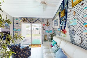 Smart TV - Beautiful Fort Pierce Beachside House — Dog-Friendly, Fenced-In Backyard & Prime Location! 🌴 (Fort Pierce)