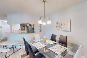 Dining - Sunset Cove Haven — Spacious Condo with Balcony, Unheated Pool & Hot Tub! 🌞 (Melbourne)