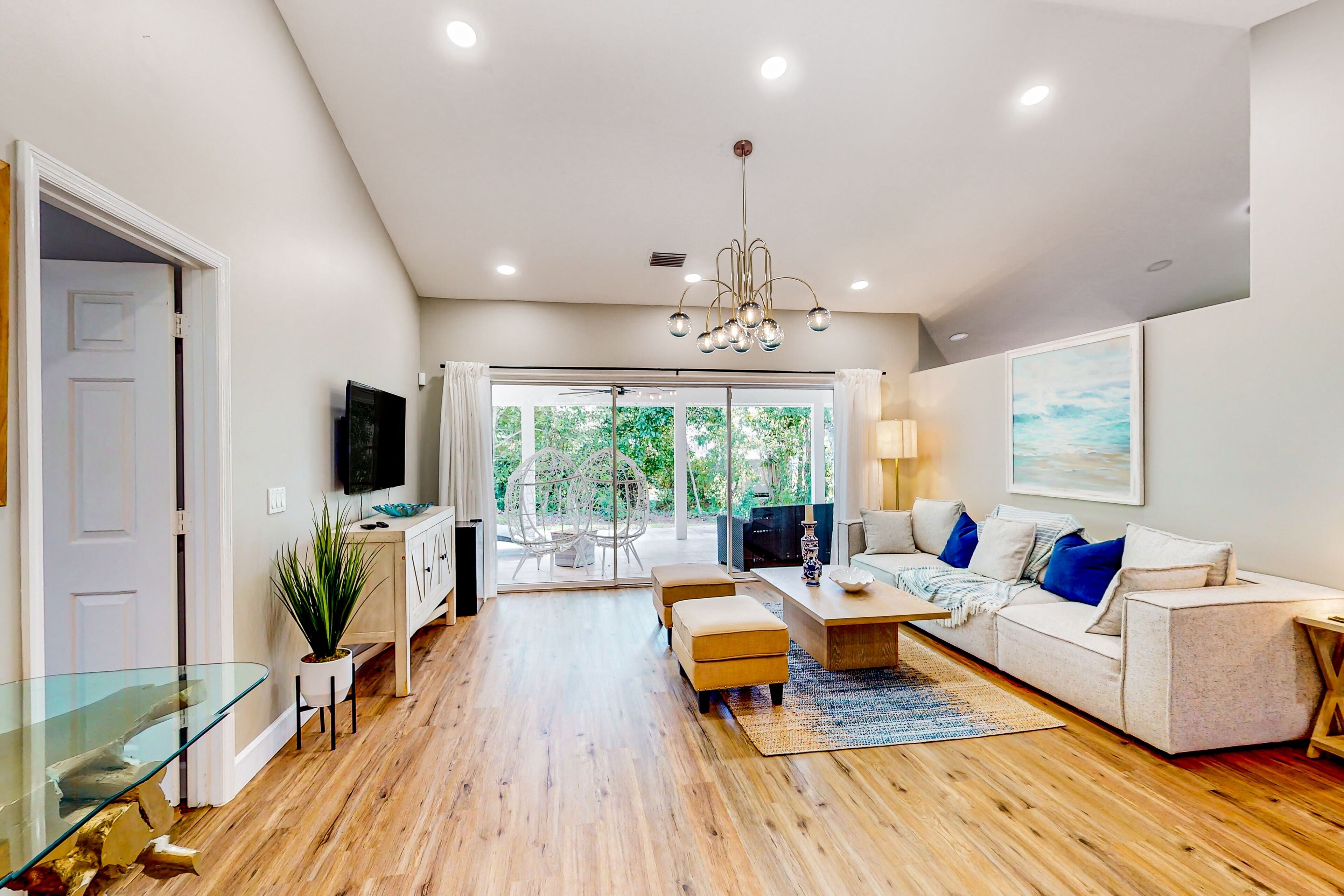 Lush Leisure  Quiet, Modern Home With Patio, 10 Minutes To The Beach | Snowbird-friendly - Vero Beach, FL