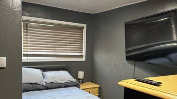 1 habitación, tabla de planchar con plancha, wifi y ropa de cama