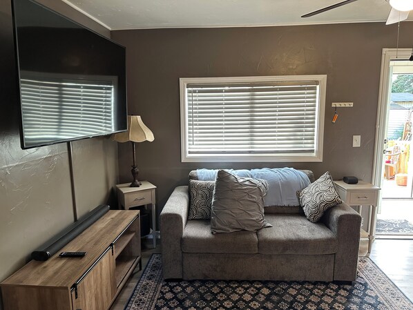 Smart TV, books, stereo