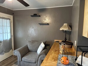 Smart TV, books, stereo