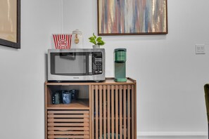 Interior - Retro Tulsa Hideaway • Route 66 Style & Comfort• Blocks to Target and Starbucks (Tulsa)