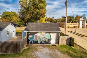 Exterior - Retro Tulsa Hideaway • Route 66 Style & Comfort• Blocks to Target and Starbucks (Tulsa)