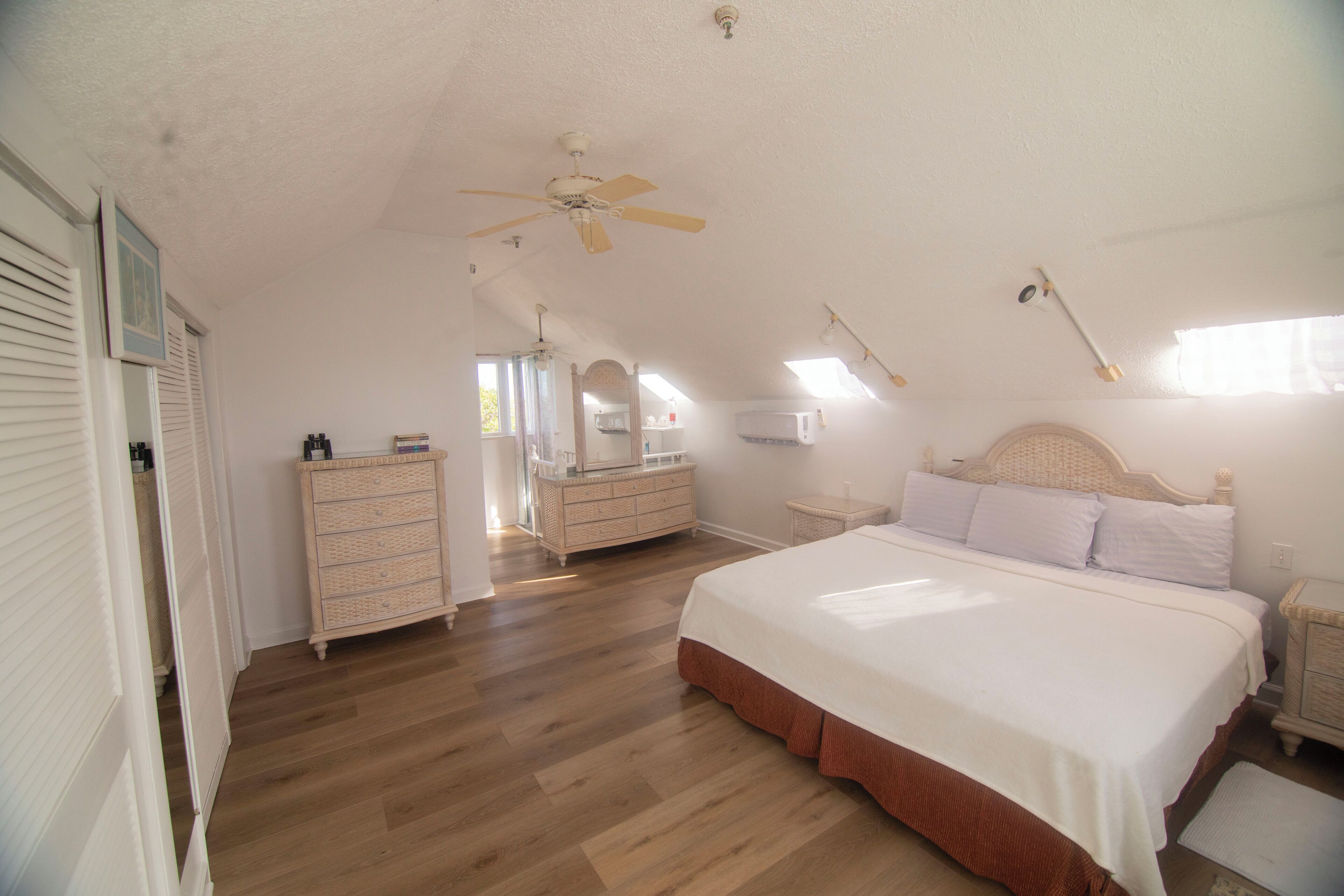 Captain's Quarters, Entire House - 3 Bedrooms | Free WiFi, bed sheets
