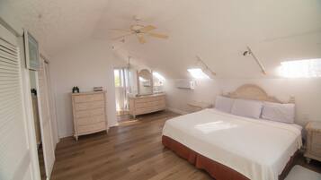 Captain's Quarters, Entire House - 3 Bedrooms | Free WiFi, bed sheets