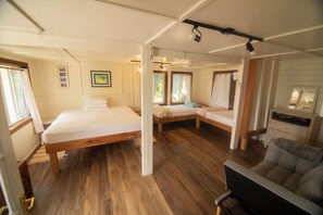Captain's Quarters, Entire House - 3 Bedrooms | Free WiFi, bed sheets