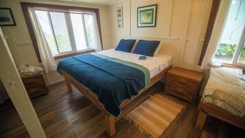 Captain's Quarters, Entire House - 3 Bedrooms | Free WiFi, bed sheets