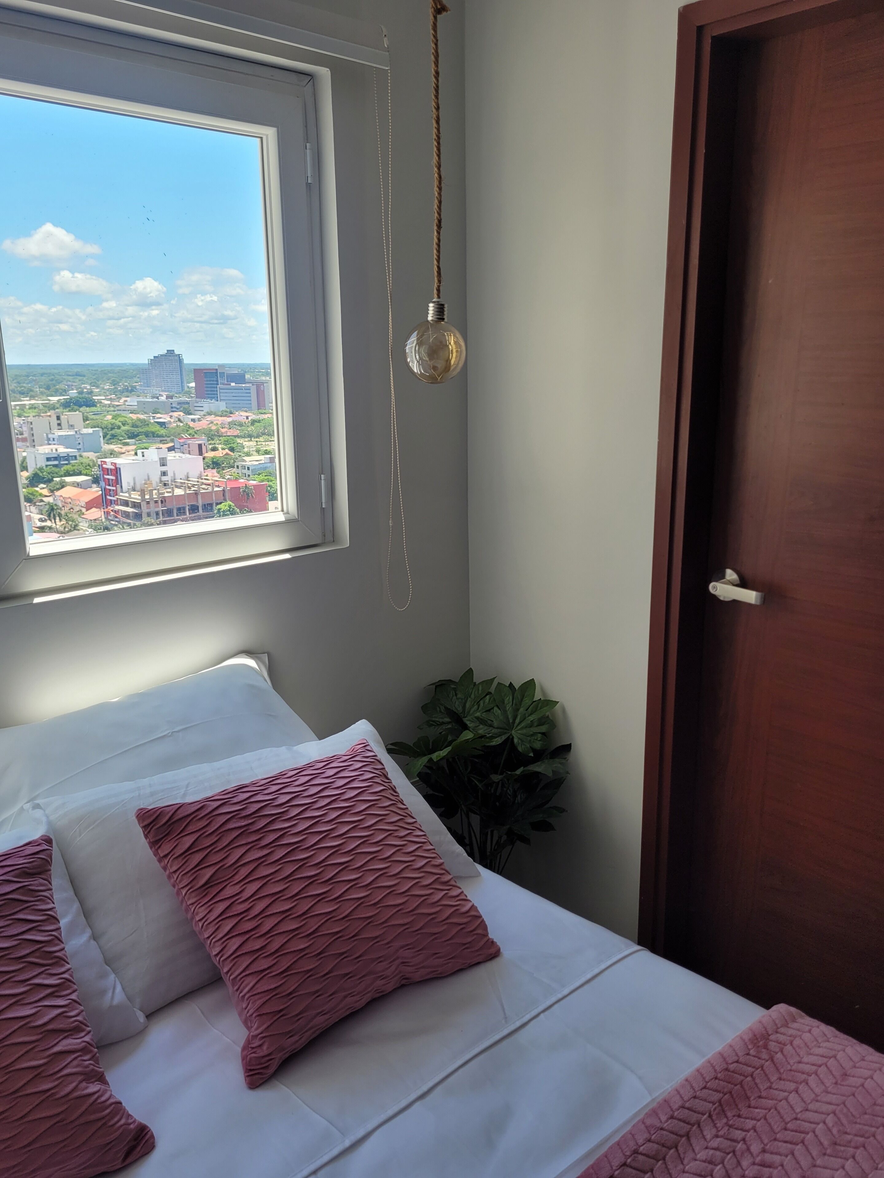 Quarto casal conforto, vista para a cidade | Wi-Fi de cortesia
