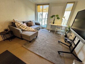 Living area - Studio Apartment for a couple, 3-minute walk from Milsons Point Train Station. (Milsons Point)
