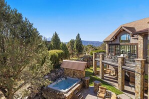 مغطس سبا خارجي