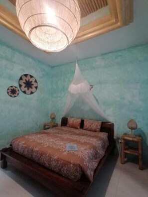 In-room safe, desk, blackout drapes, bed sheets - Sampai Jumpa Gili Air (Gili Air)